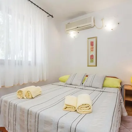 Apartments Paola Karlobag Room photo