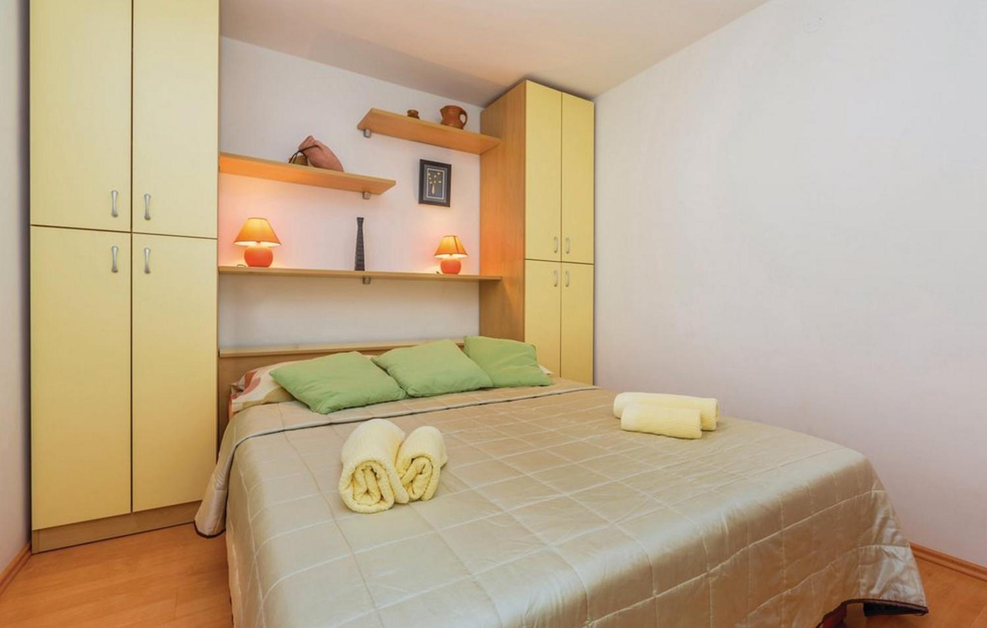 Paola Apartmán Karlobag